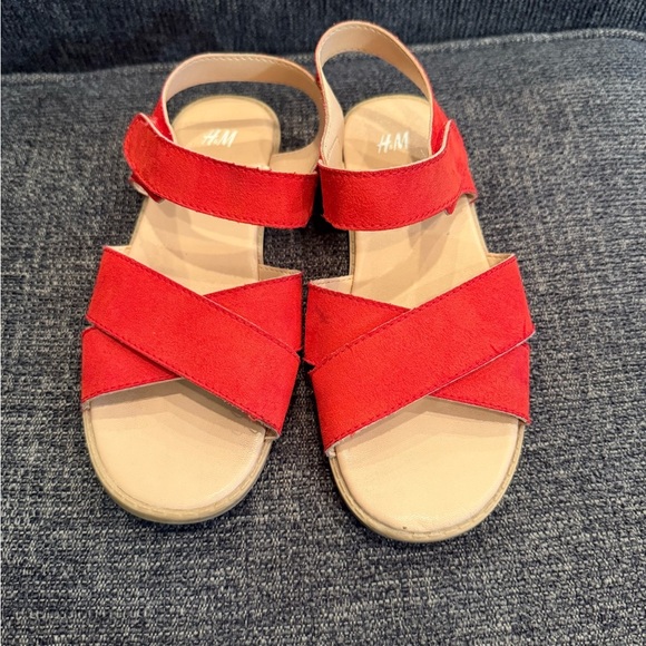 H&M girls Red Cross-Strap Sandals/size 31 (13) - Picture 4 of 10
